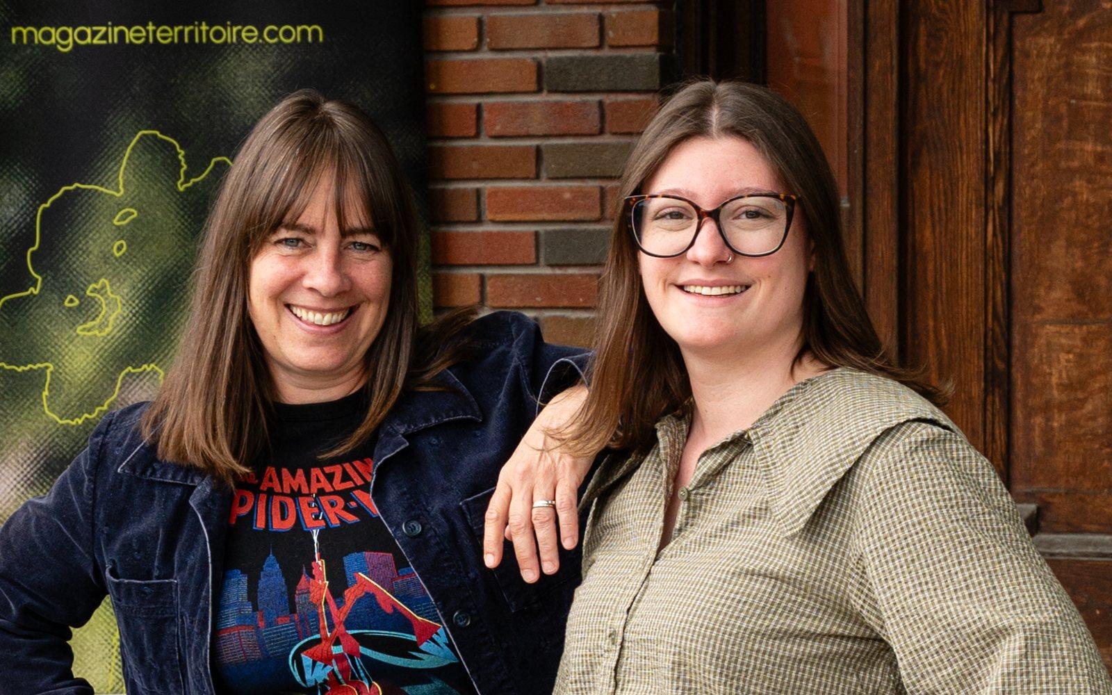 Florence Aubuchon et Catherine Bertrand, cofondatrices d'Atelier FlorA, devant leur bureau de Lachute